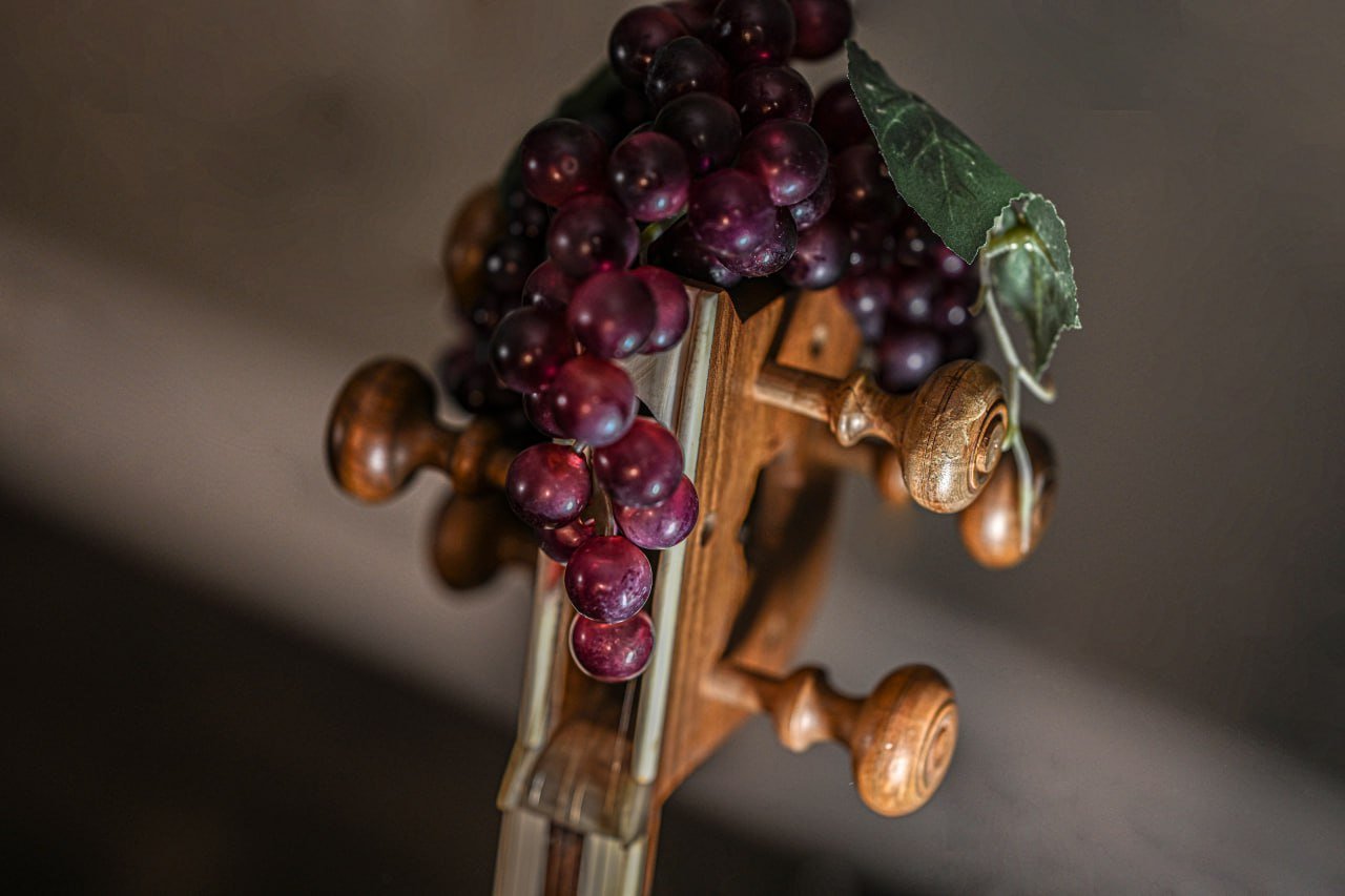 Who is in the Menu 9